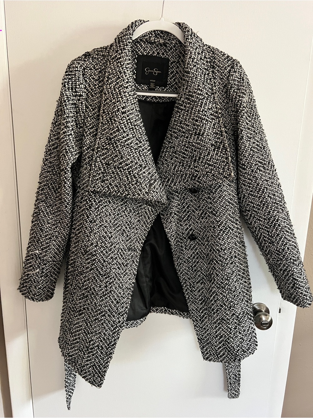 Jessica Simpson: Coat - Picture 2 of 3